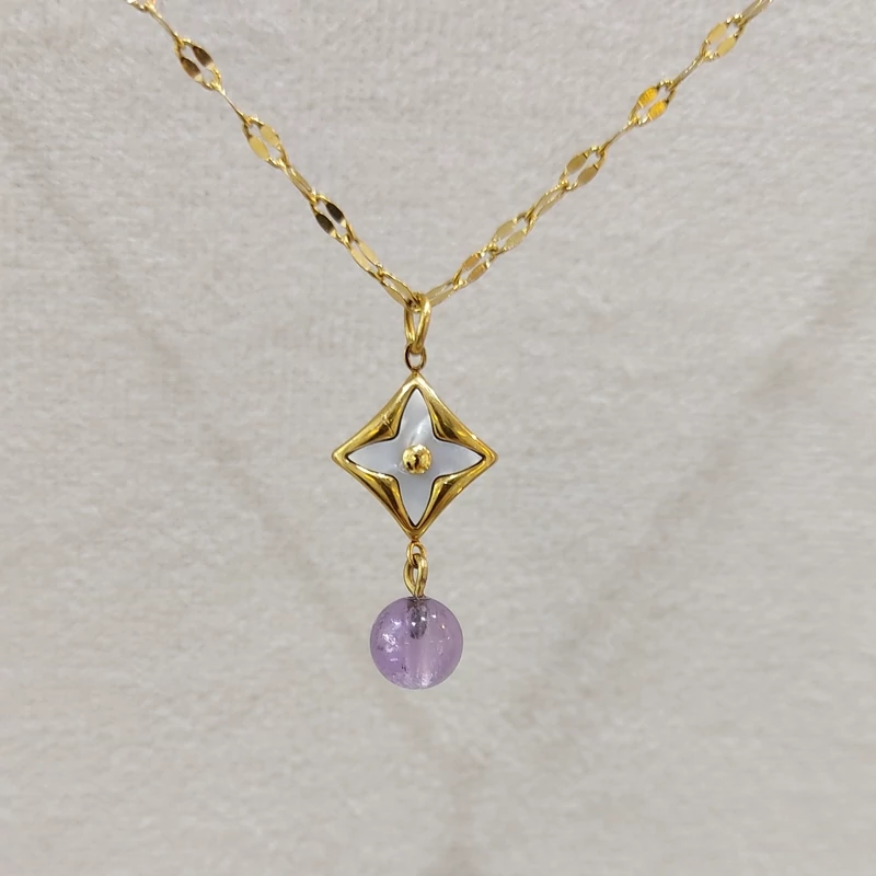 گردن آویز مینیمال طرح گل