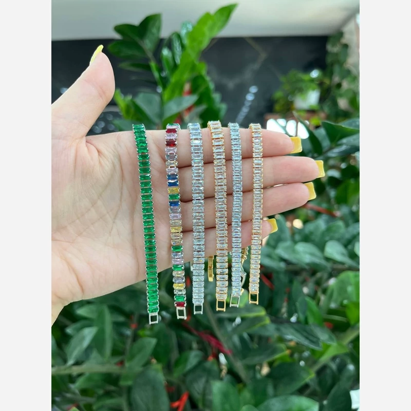 دستبند تنیسی زنانه با نگین های طرح زمرد  یاقوت سرخ یاقوت کبود و سفید