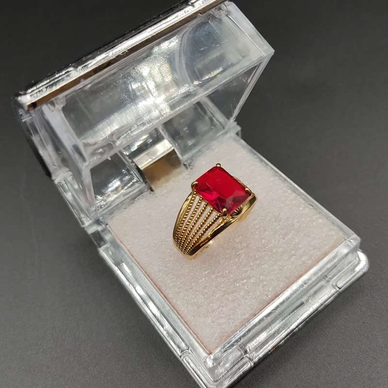 انگشتر های طرح طلا با نگین سرخ یاقوتی از برند وای ایکس رنگ ثابت و ضد حساسیت فری سایز مناسب هدیه دادن بد