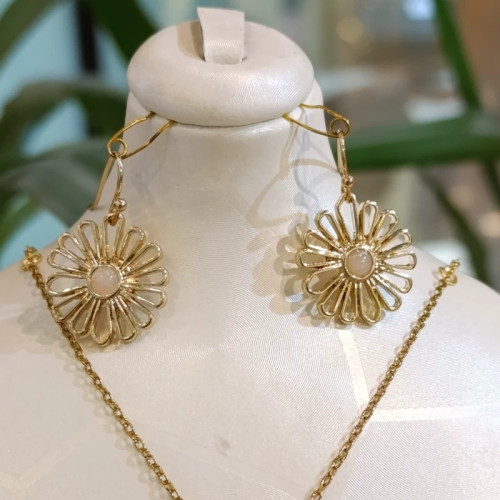 گوشواره گل استیل طلایی (پس کرایه)