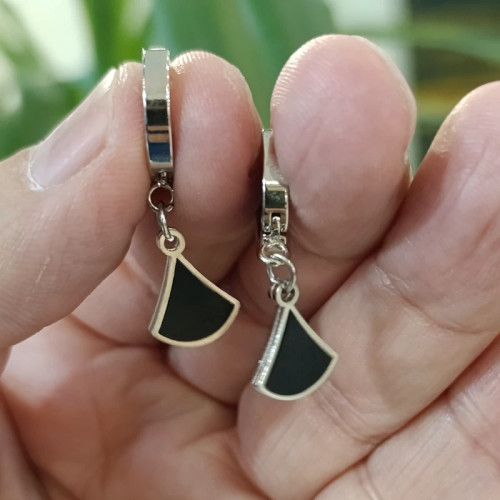 گوشواره استیل مثلث نگینی(پس کرایه)