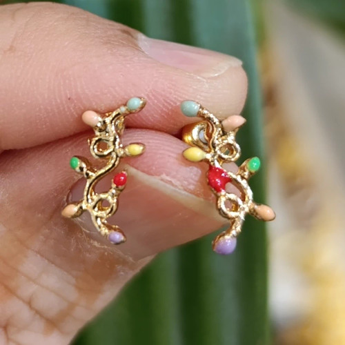 گوشواره میخی شاخه گل آبکاری طلای 18 عیار