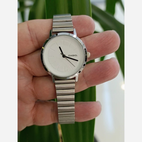 ساعت مچی زنانه برند Casio صفحه سفید (پس کرایه)