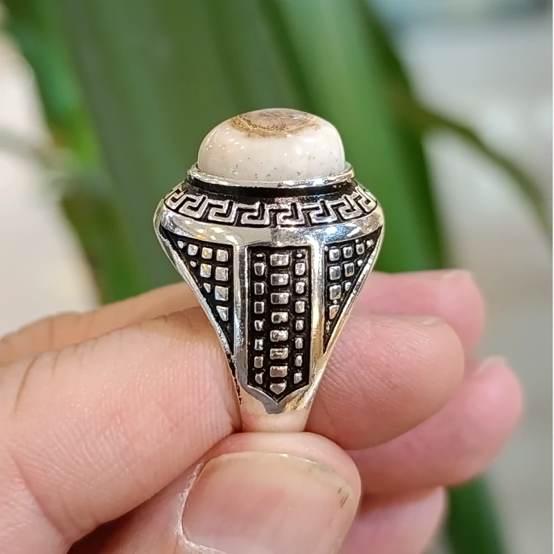 انگشتر عقیق باباقوری اصل معدنی ( پس کرایه)