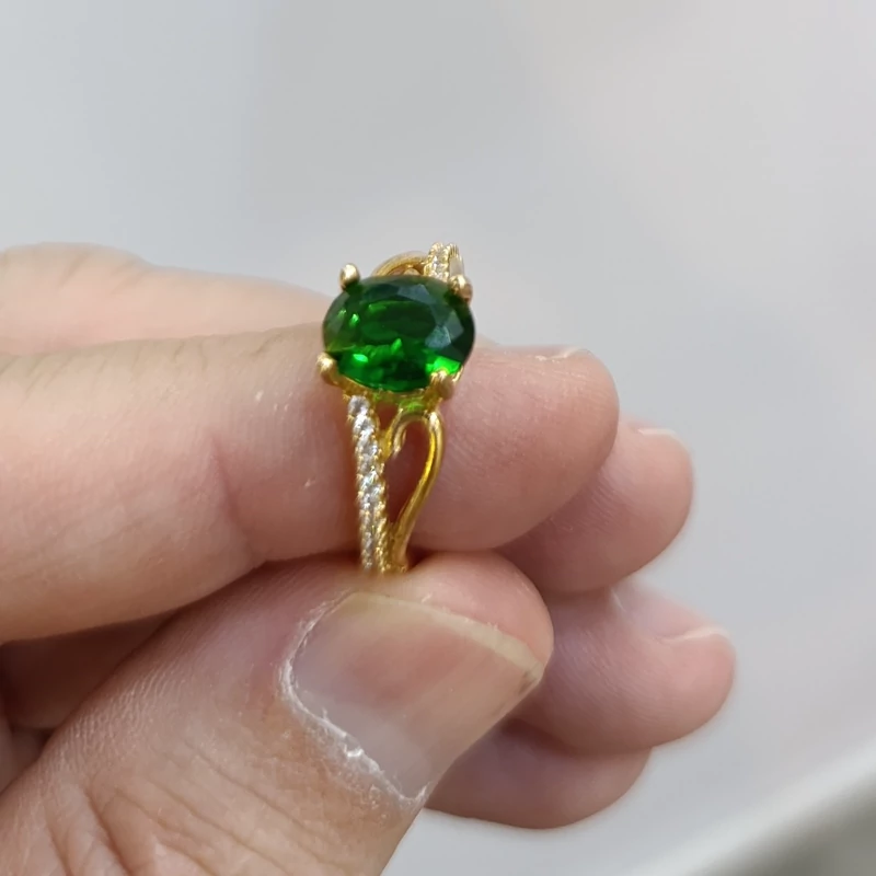 انگشتر زمردی جواهری طرح طلا  (پس کرایه)