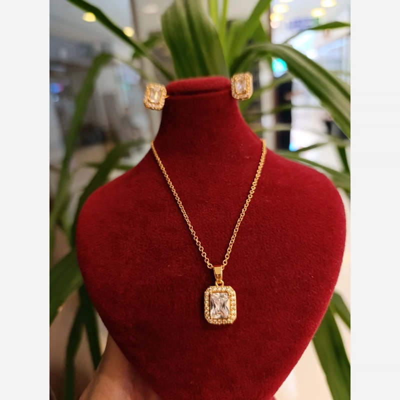نیم ست جواهری طرح طلا کد 1(پس کرایه)