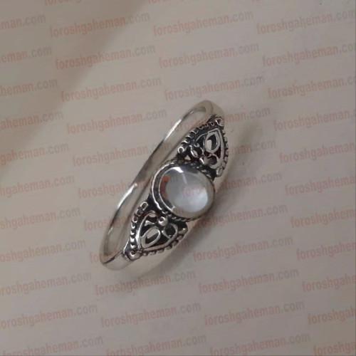 انگشتر نقره عیار 925 با نگین سنگ ماه(پس کرایه)